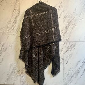 LIKE NEW V. FRAAS Metallic Plaid Windowpane SoftFringe Cape Wrap Blanket Sweater